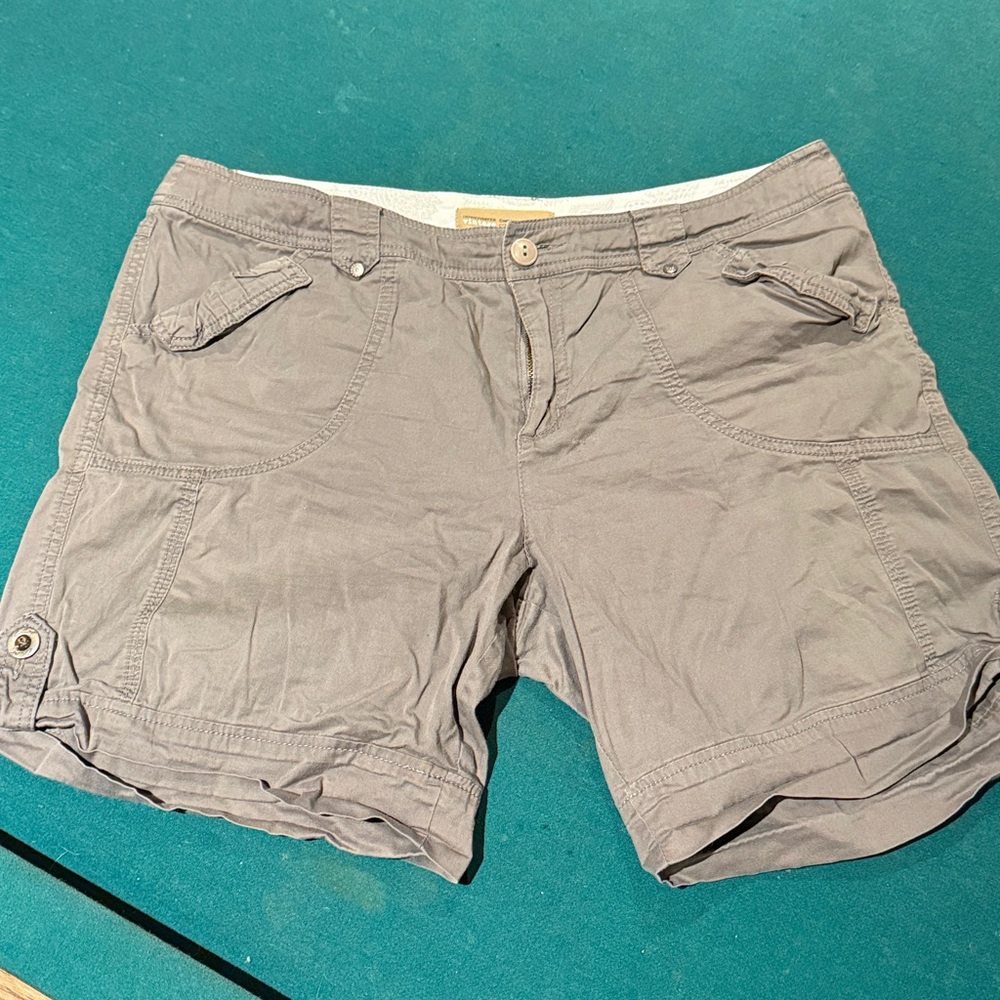 Denver Hayes Vintage Taupe woman’s shorts - Picture 3 of 5